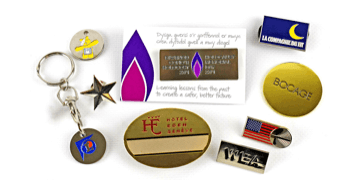 Badges estampés avec émail